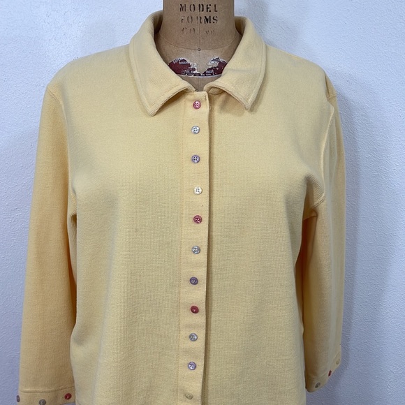 Allison Lane, simple yellow waffle knit cardigan w/snap front, button trimming - Picture 2 of 8